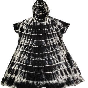 Boho Daze Soft Tie Dye Cover Up with side pockets. Gently used. Size L. Viscose.